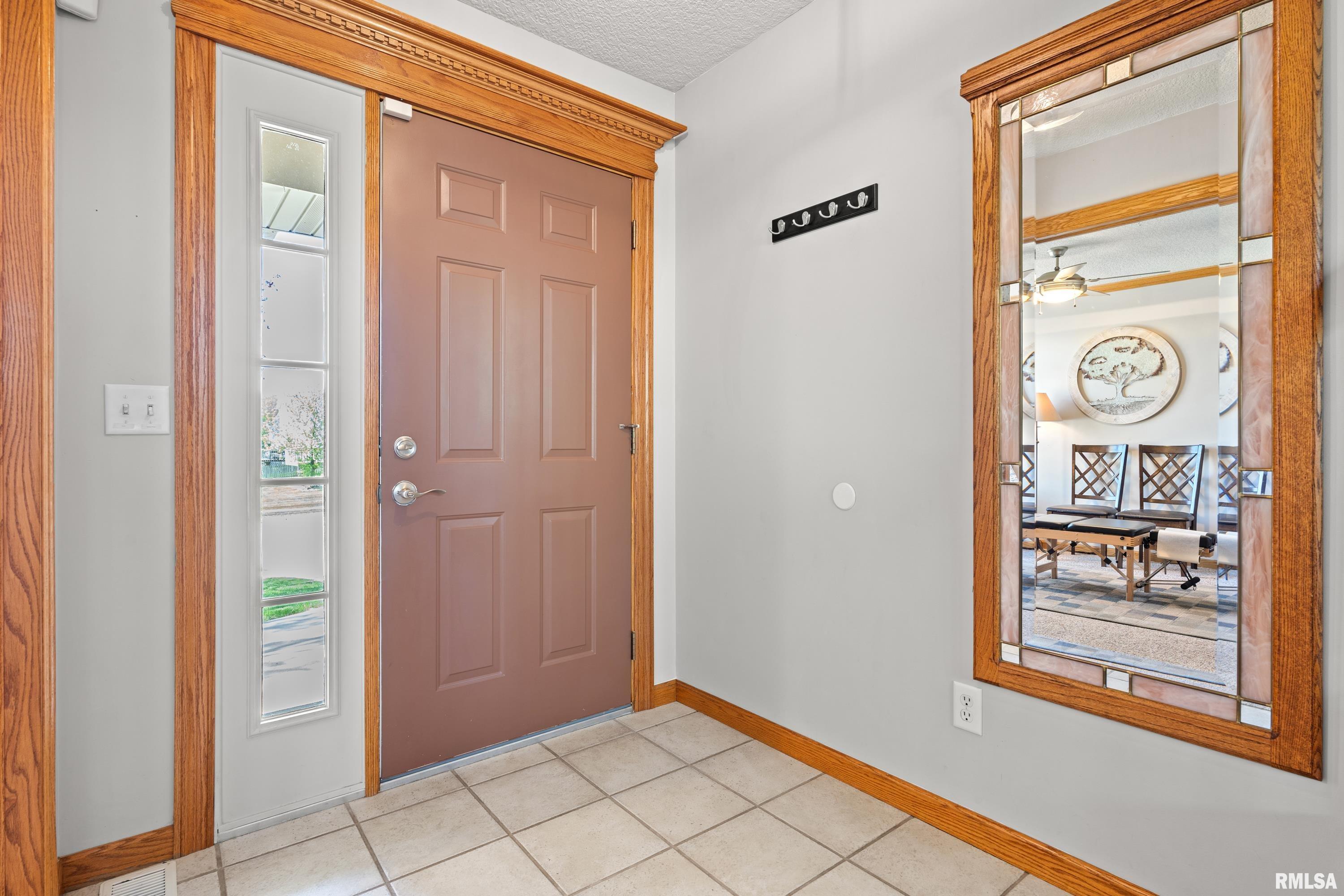 6135 Hillandale Road, Davenport, Iowa image 3