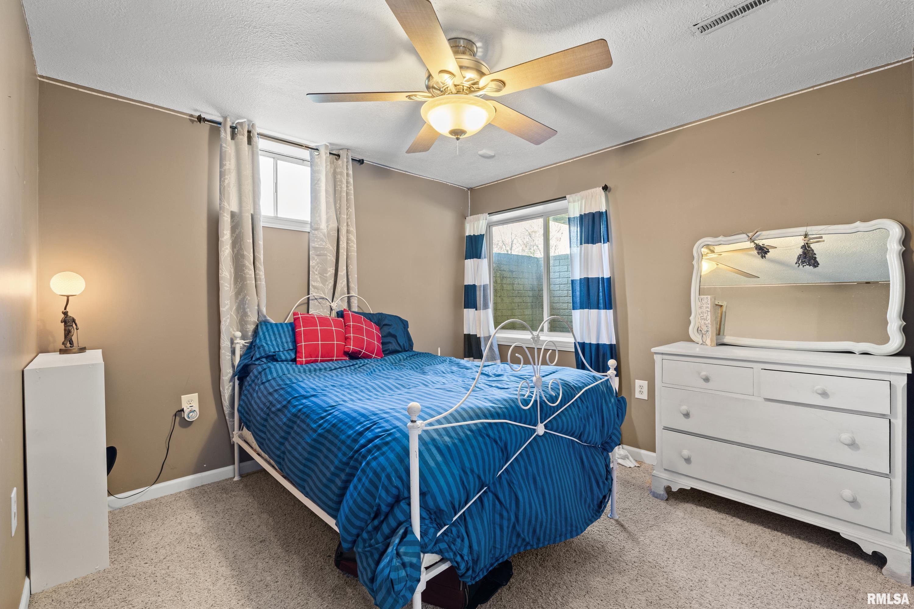 6135 Hillandale Road, Davenport, Iowa image 16