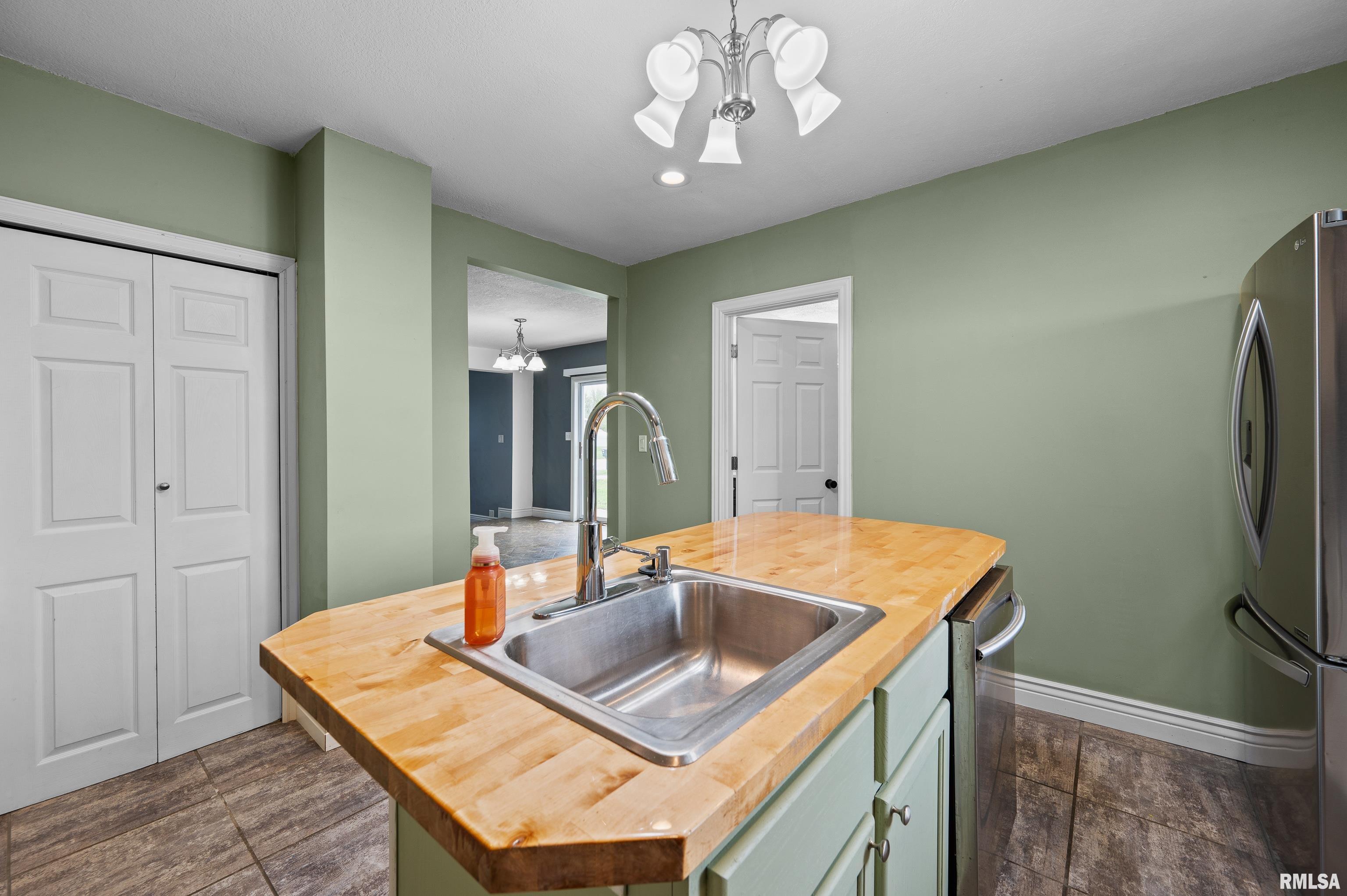 7106 134th Avenue West, Taylor Ridge, Illinois image 9