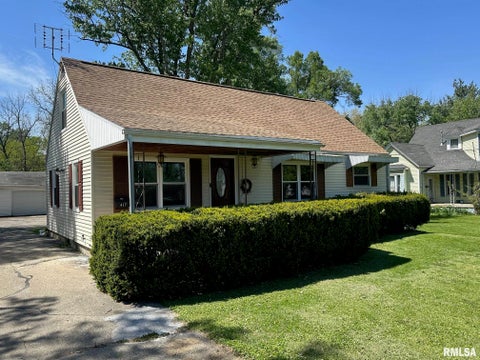 Homes For Sale - 417 Caldwell Street<br/> Morgan County, Jacksonville, IL 62650