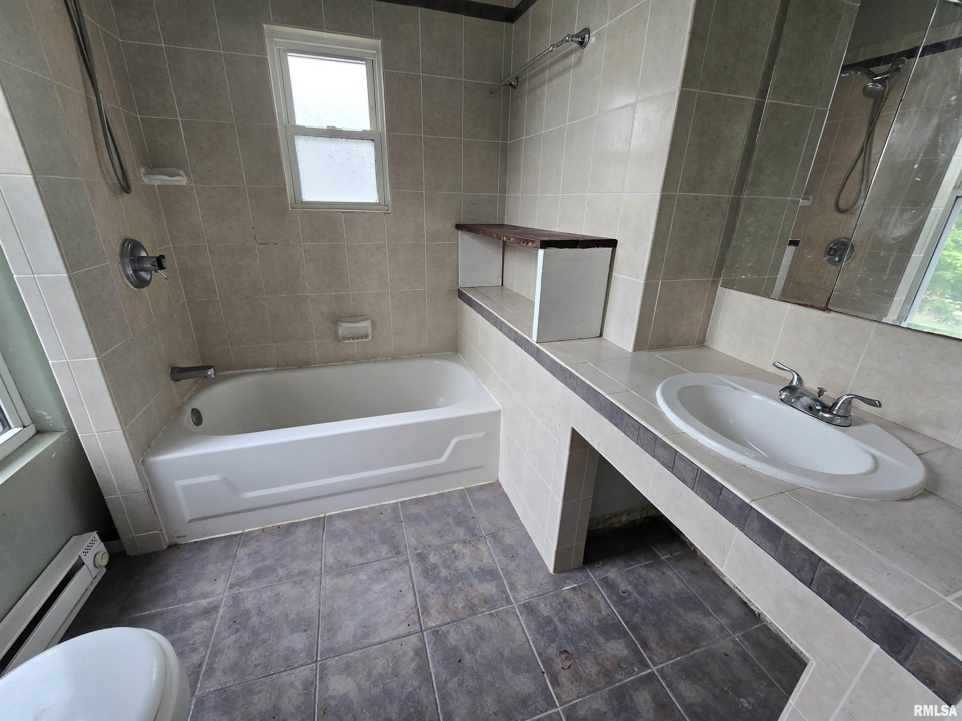 327 N 3rd Street, Greenville, Illinois image 17