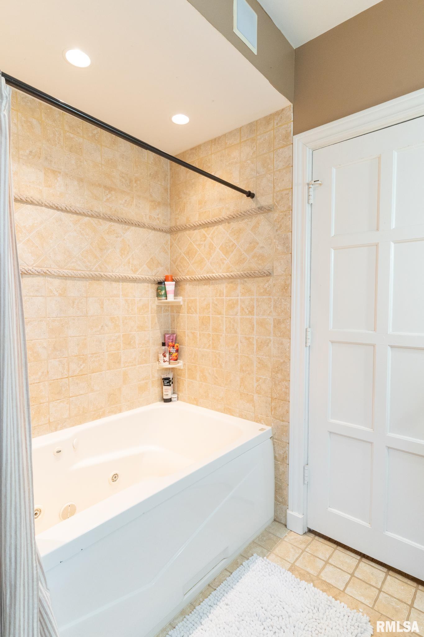 1400 8th Avenue South, Clinton, Iowa image 39