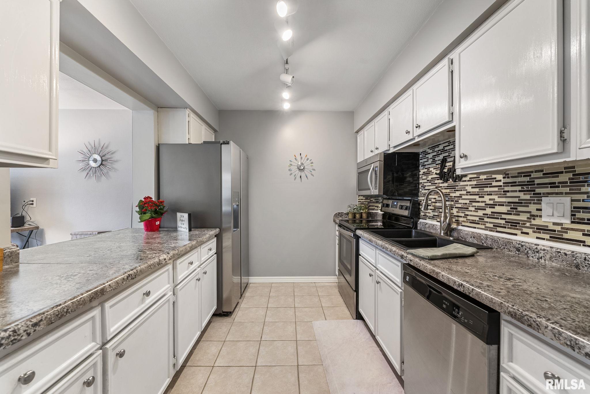3704 30th Avenue, Rock Island, Illinois image 2