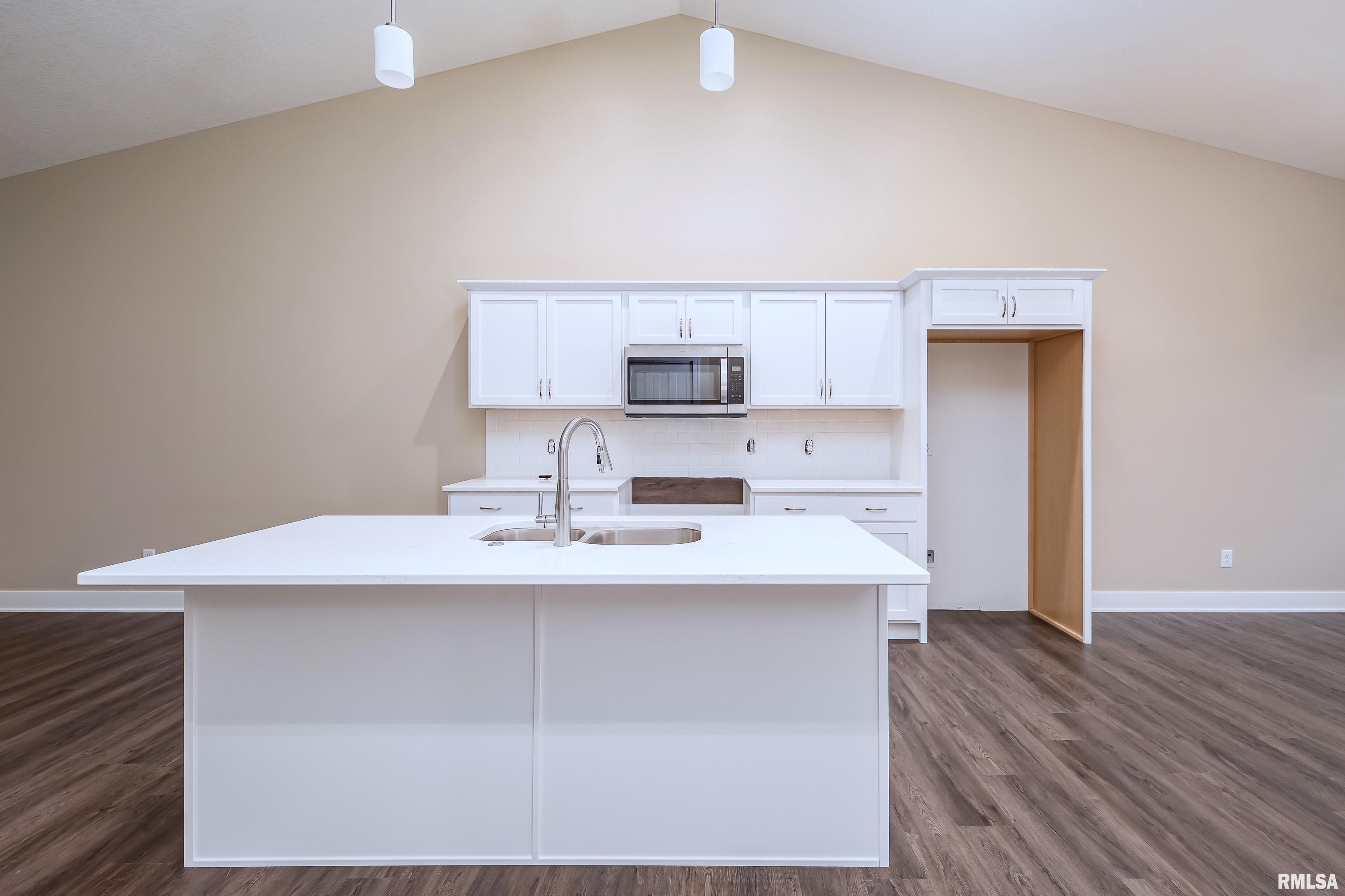 131 Beacon Harbor Parkway, East Moline, Illinois image 9