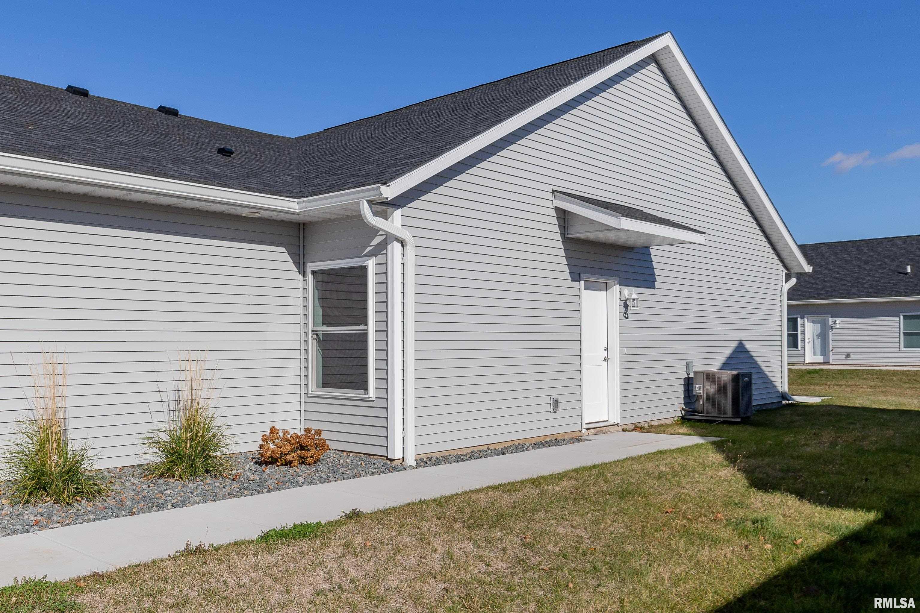 131 Beacon Harbor Parkway, East Moline, Illinois image 3
