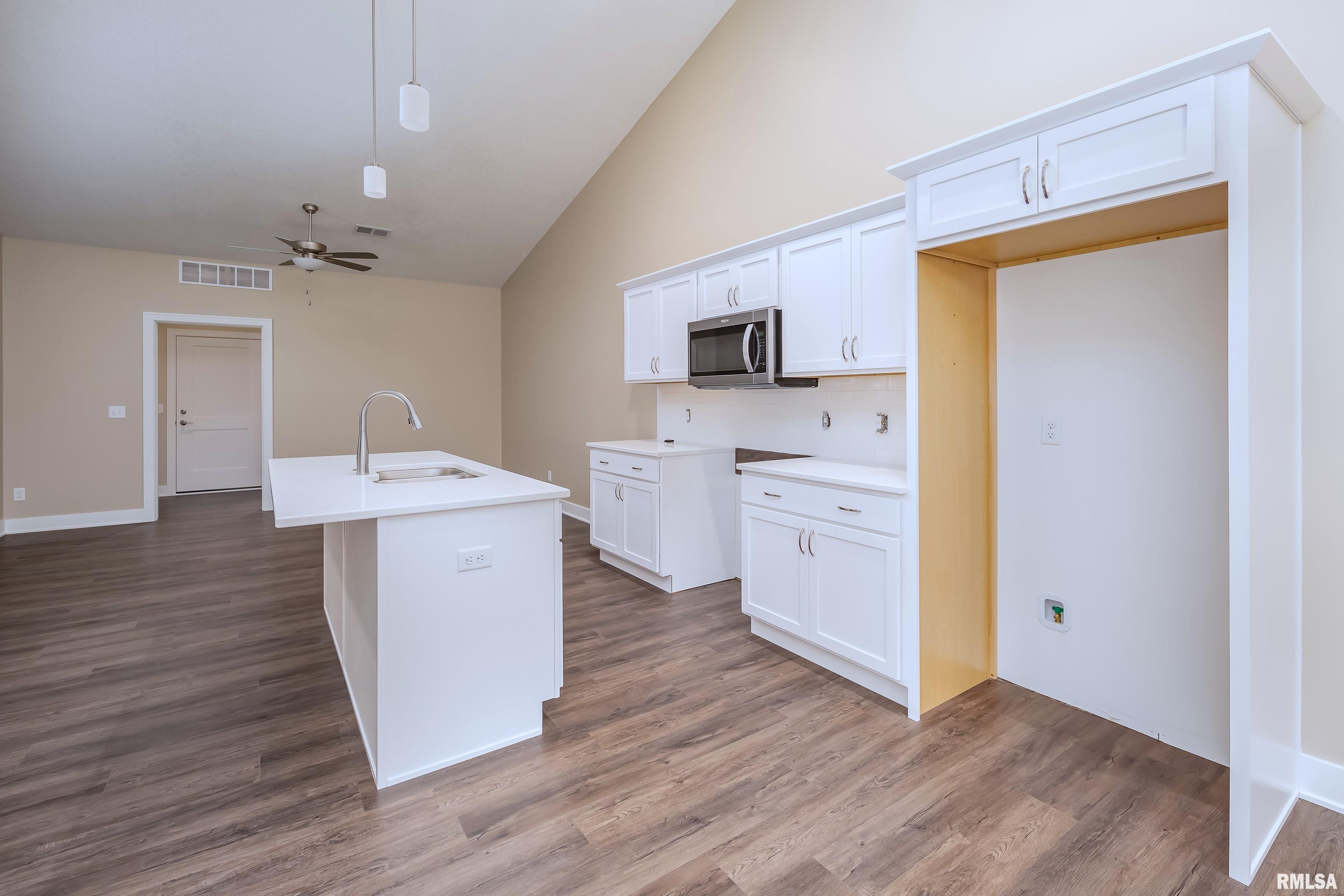 131 Beacon Harbor Parkway, East Moline, Illinois image 11
