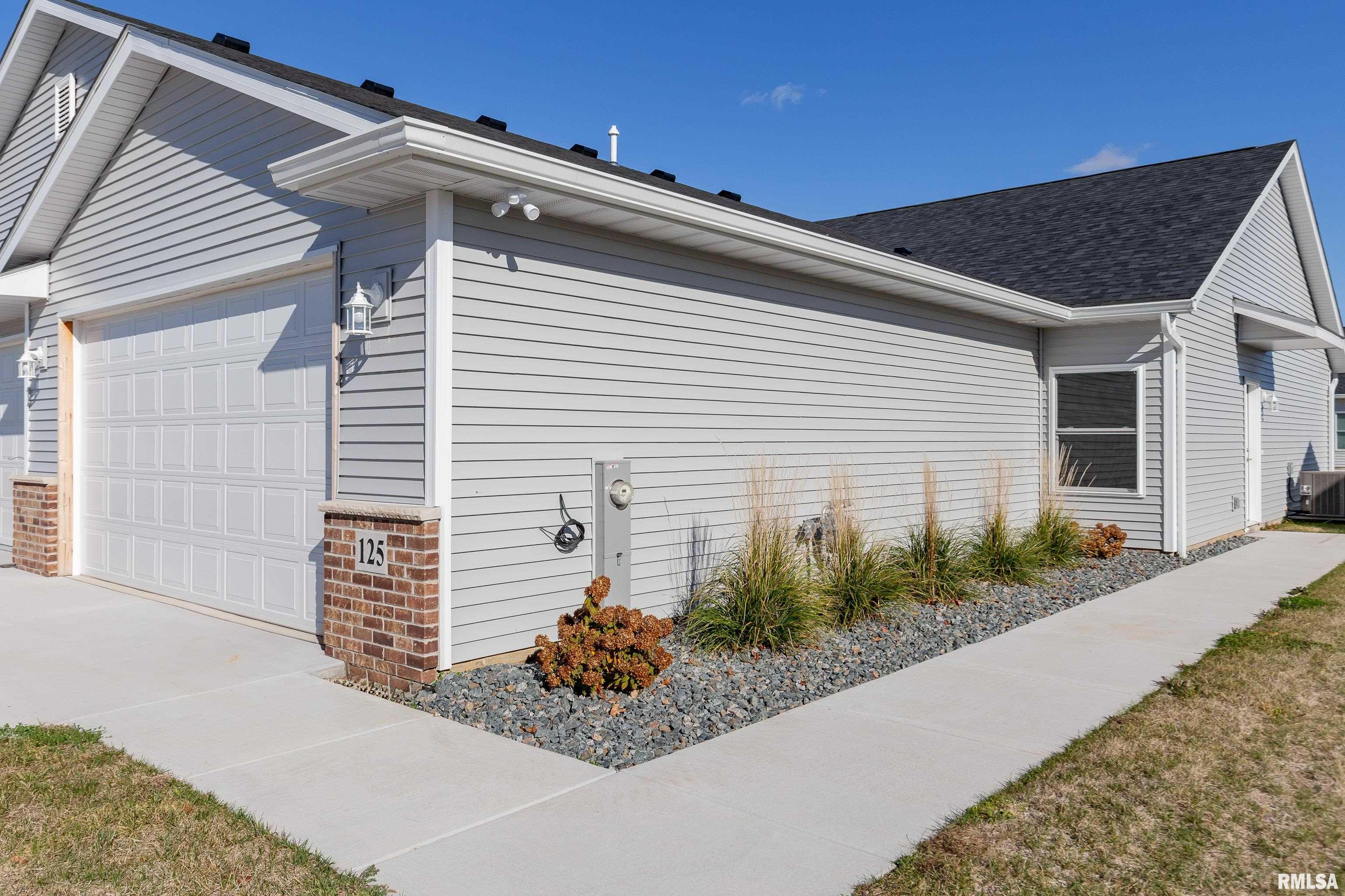 131 Beacon Harbor Parkway, East Moline, Illinois image 2