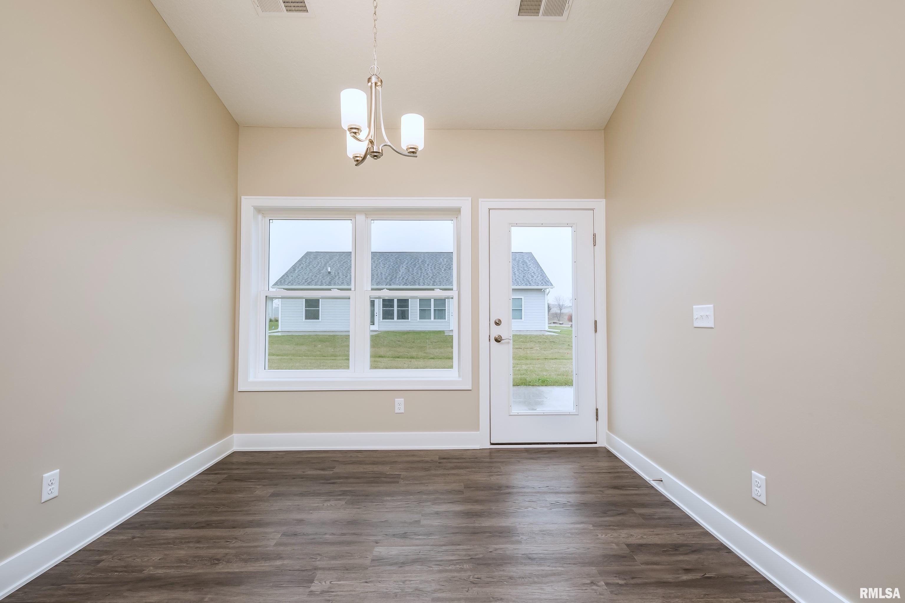131 Beacon Harbor Parkway, East Moline, Illinois image 10