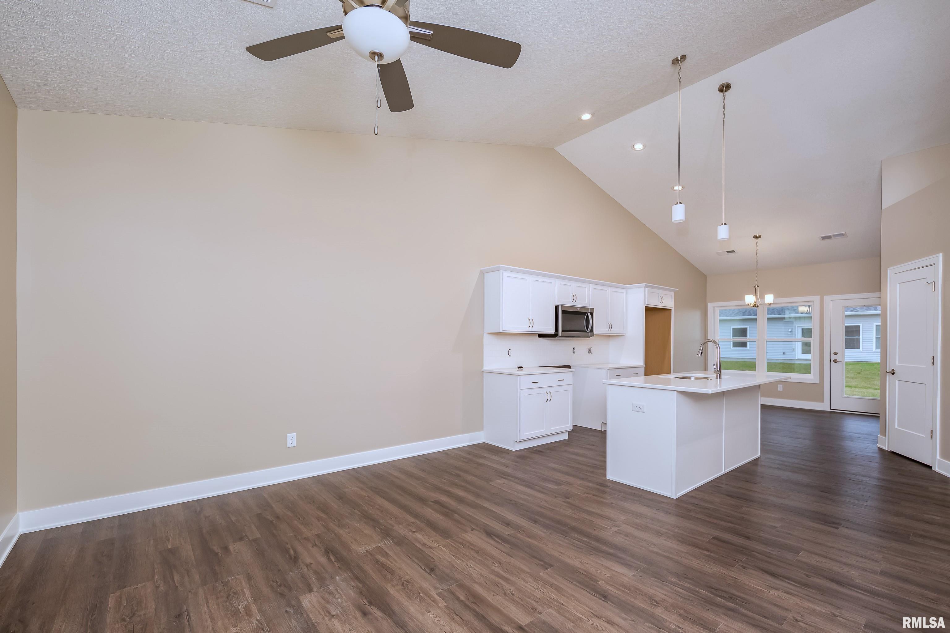 131 Beacon Harbor Parkway, East Moline, Illinois image 5