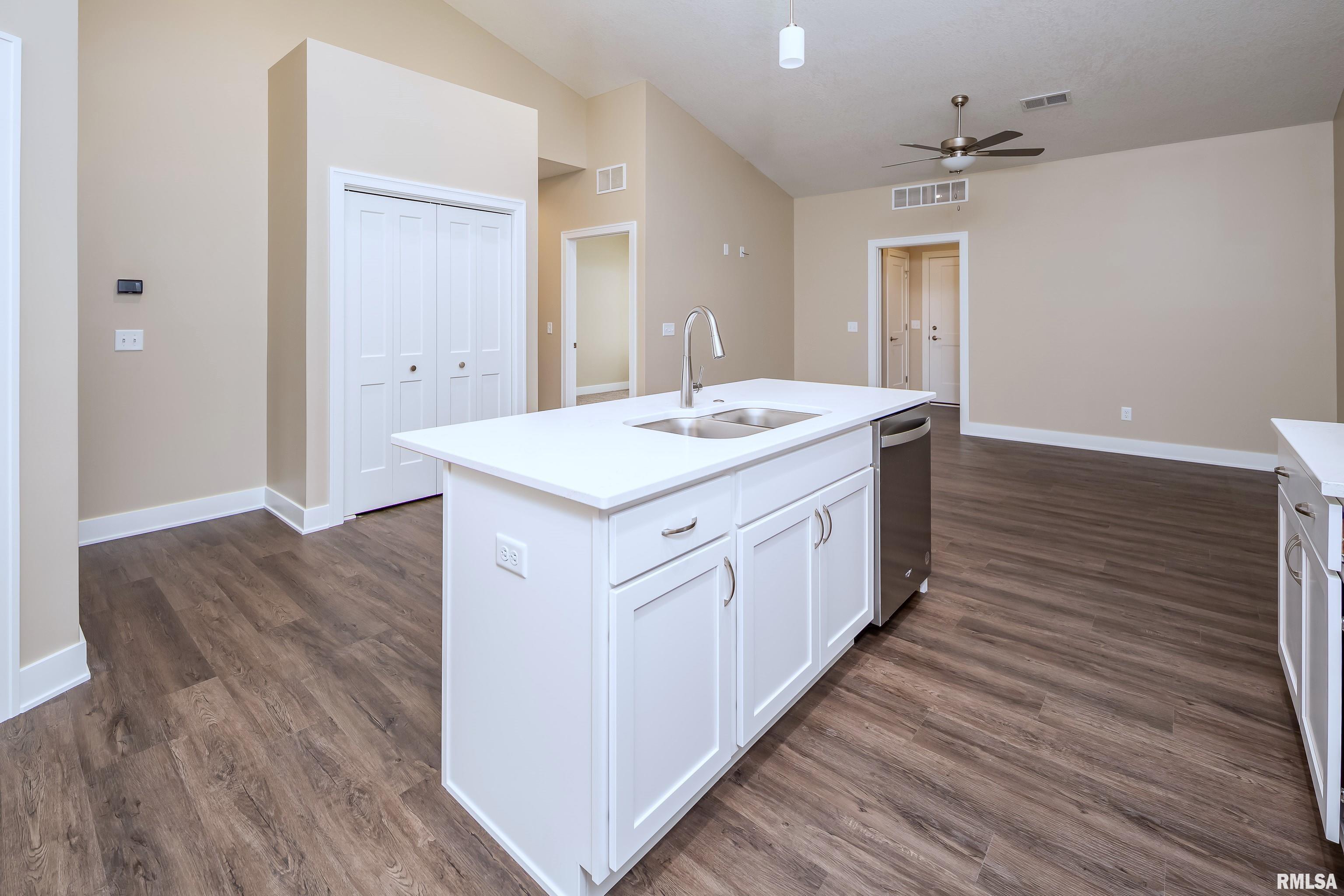 131 Beacon Harbor Parkway, East Moline, Illinois image 12