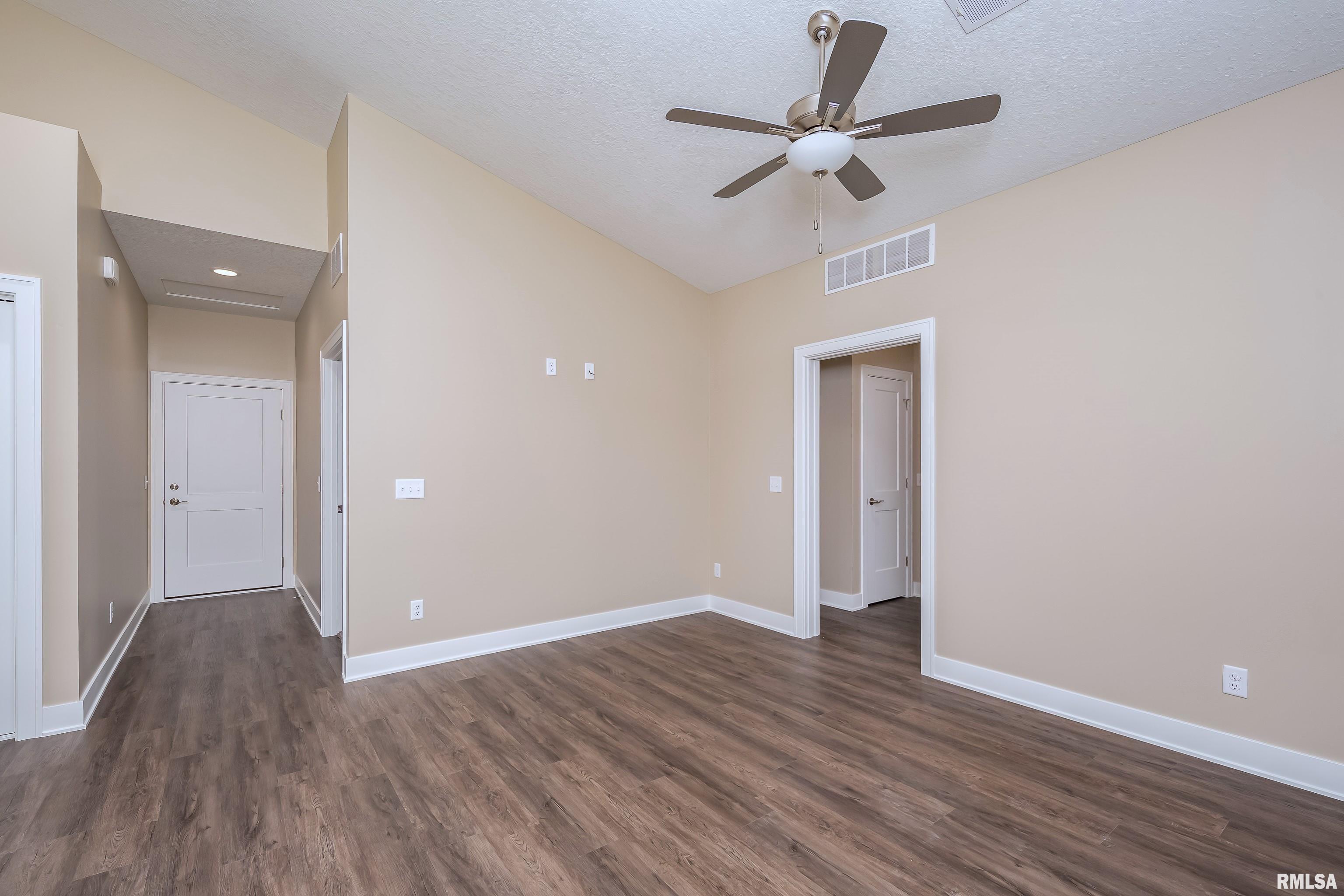 131 Beacon Harbor Parkway, East Moline, Illinois image 13