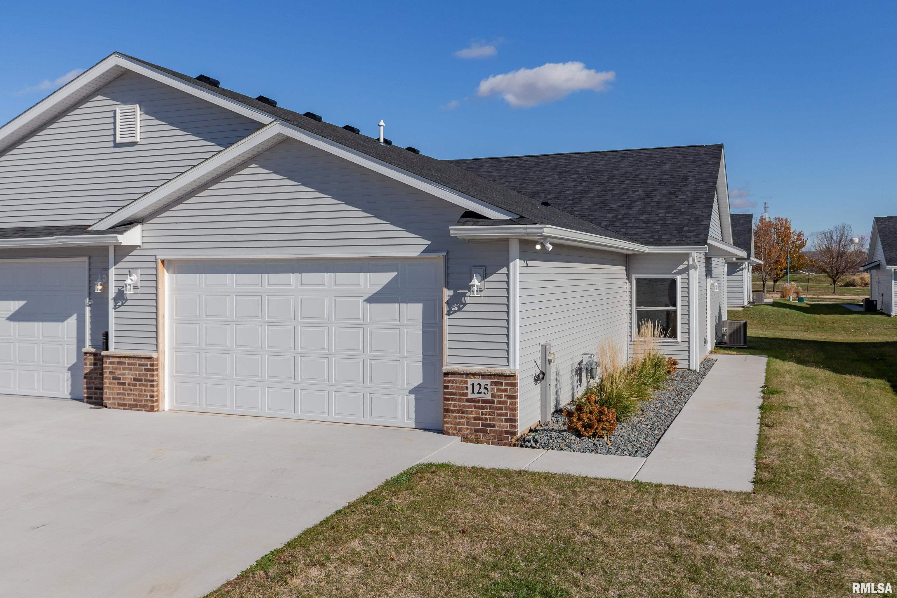 131 Beacon Harbor Parkway, East Moline, Illinois image 1