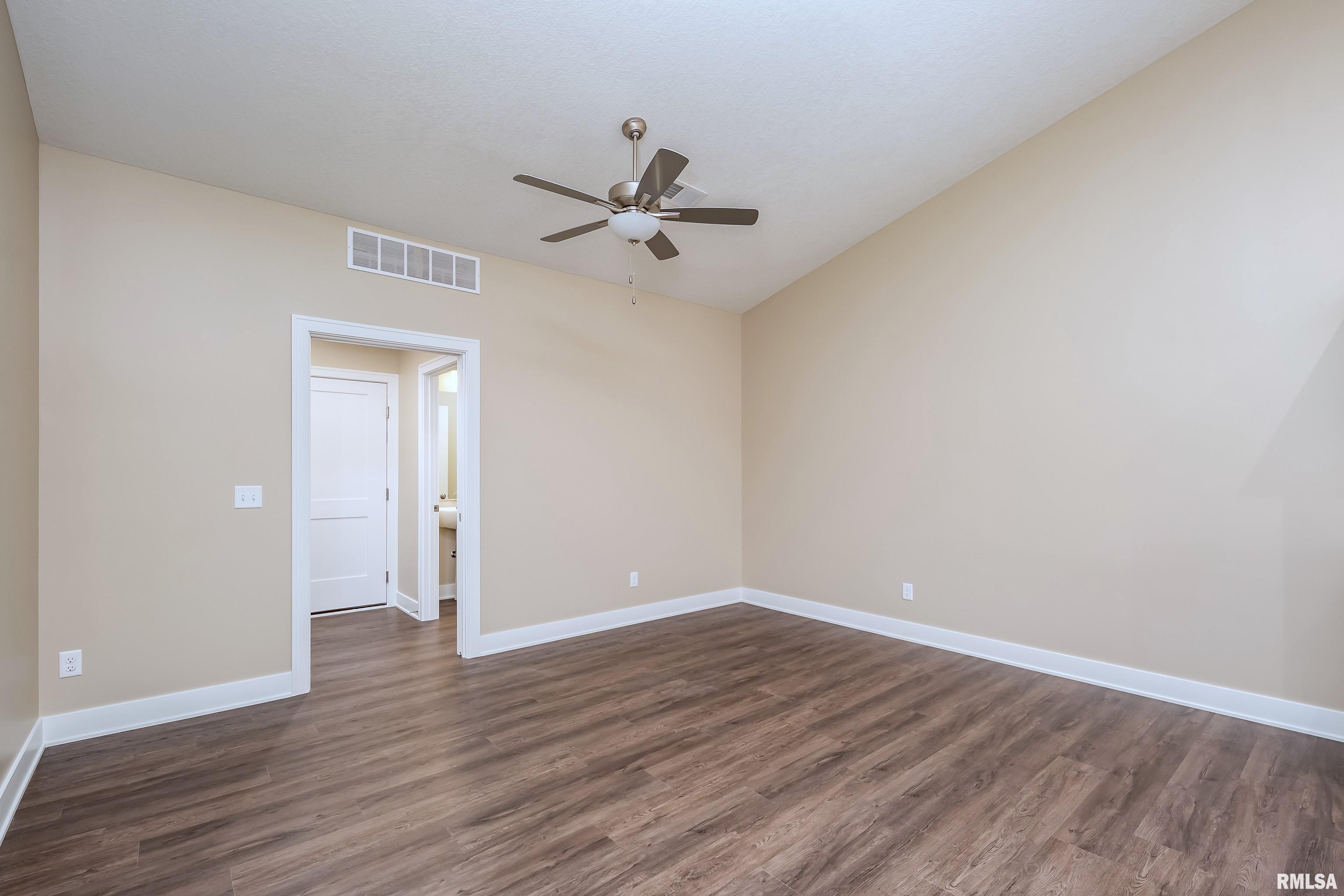 131 Beacon Harbor Parkway, East Moline, Illinois image 14