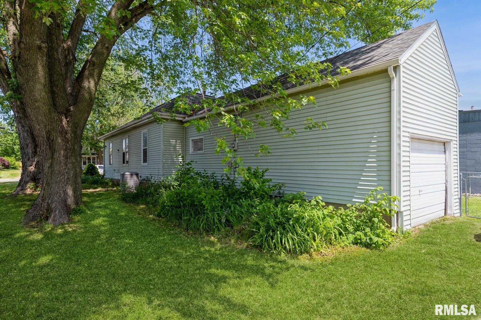 417 12th Street, De Witt, Iowa image 2