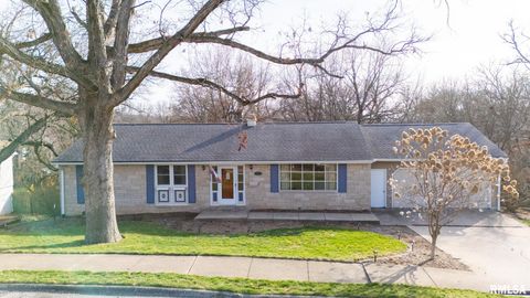 Homes For Sale - 1930 Saint Clair Drive<br/> Tazewell County, Pekin, IL 61554