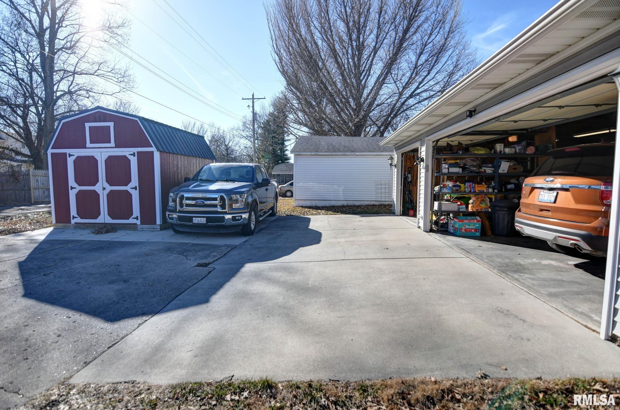 1002 W Poplar Street, Taylorville, Illinois image 43