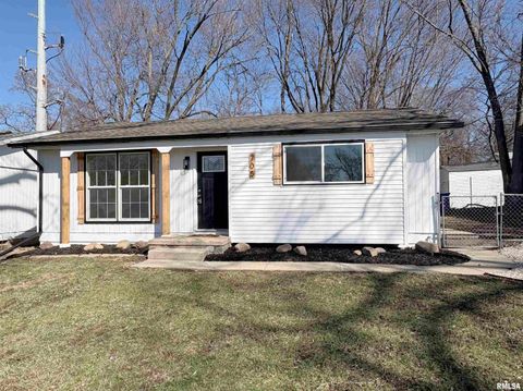 Homes For Sale - 705 E Cox Avenue<br/> Peoria Heights, IL 61616