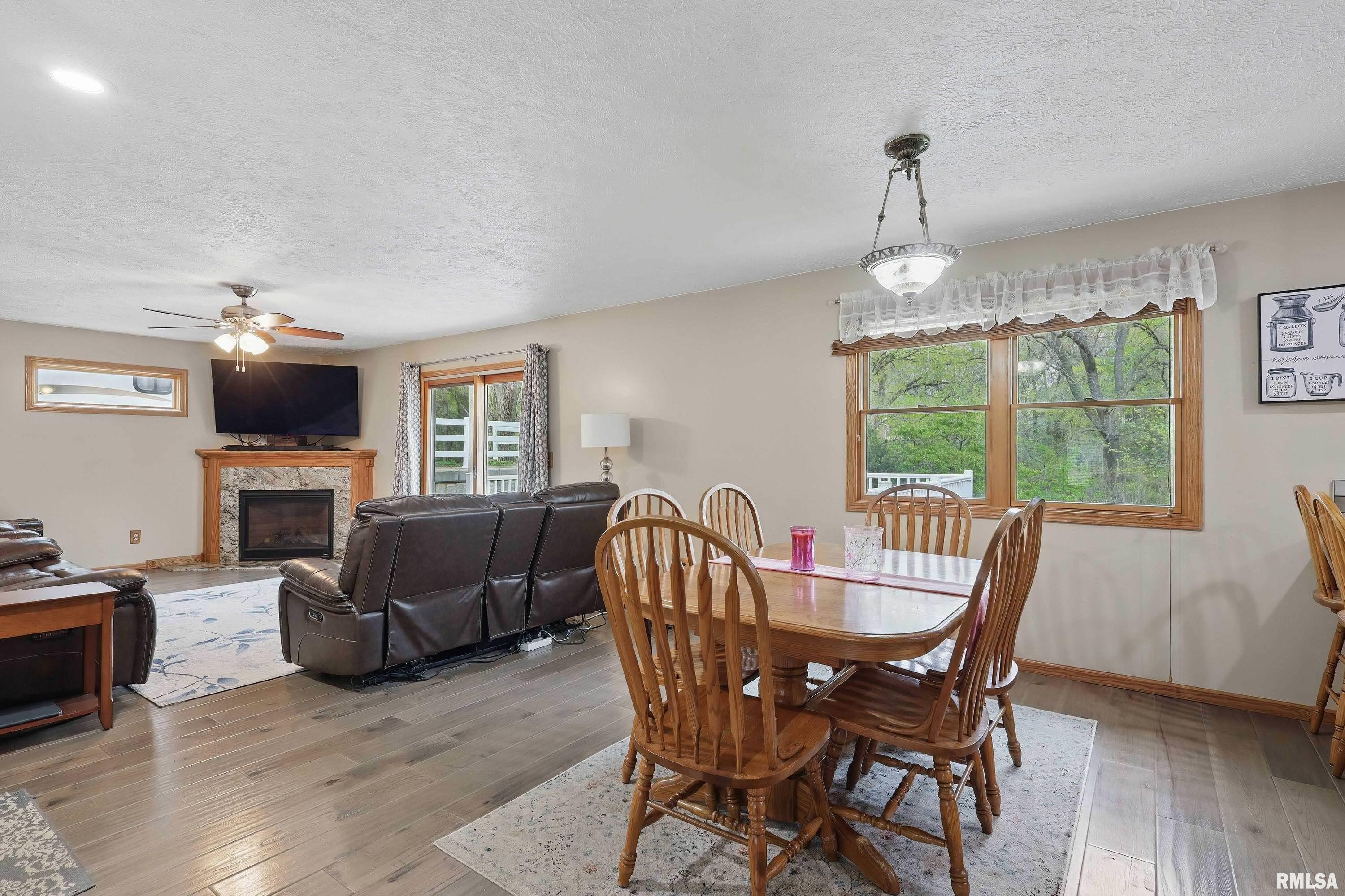 6318 Dodds Drive, Bettendorf, Iowa image 6