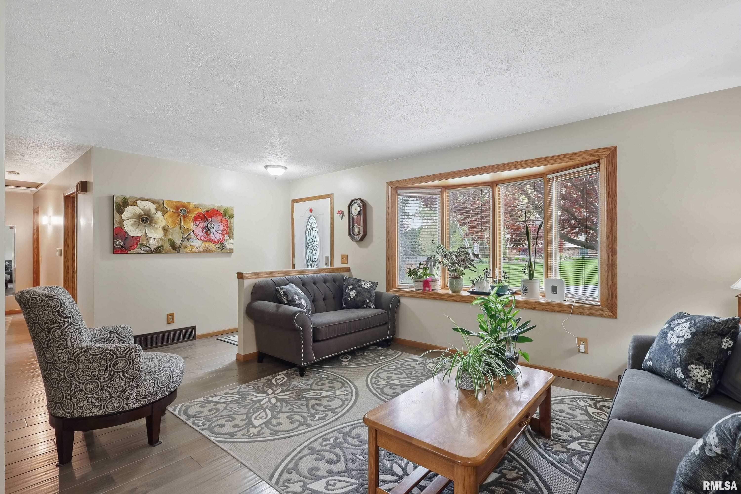 6318 Dodds Drive, Bettendorf, Iowa image 5