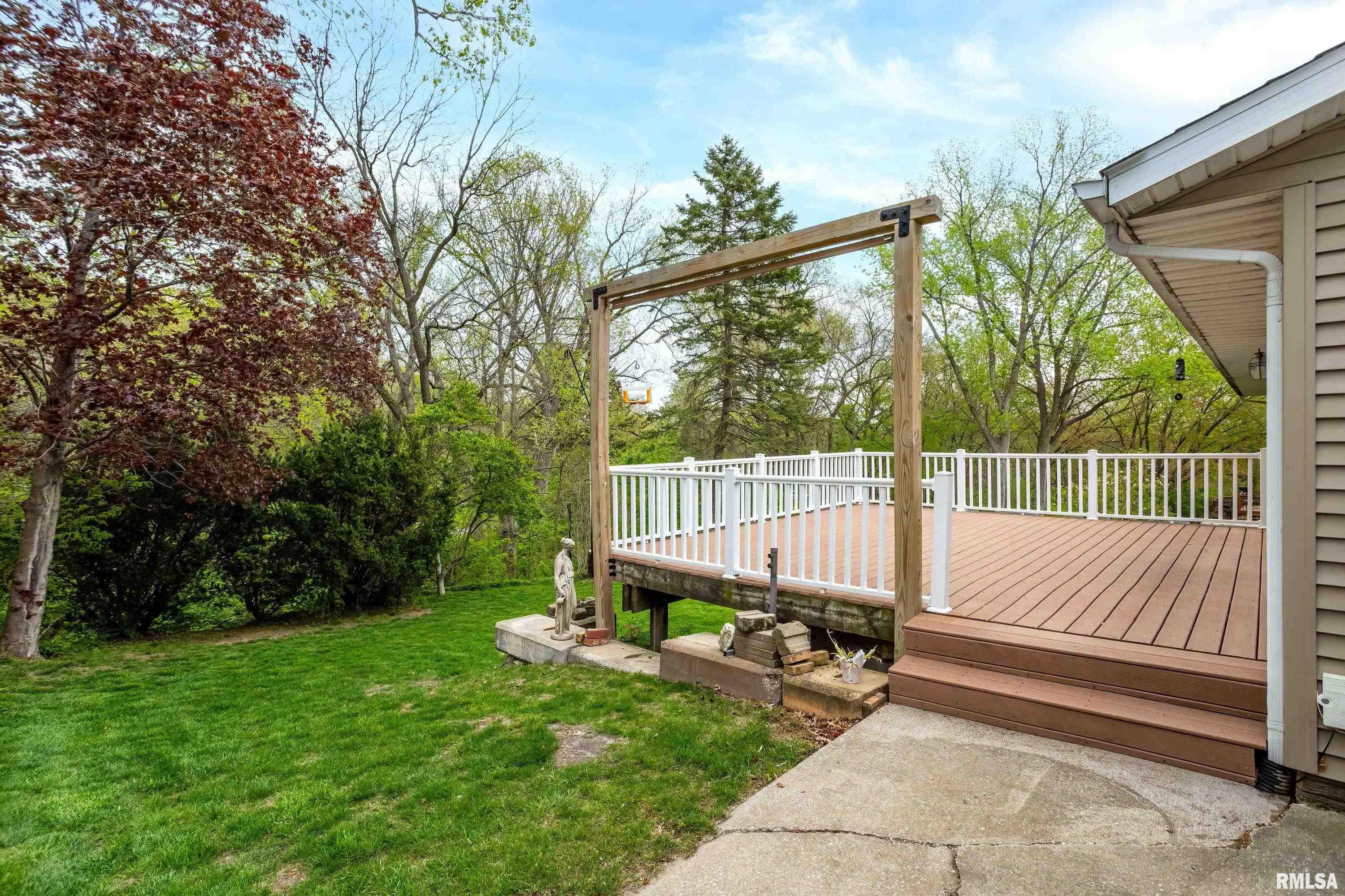 6318 Dodds Drive, Bettendorf, Iowa image 35