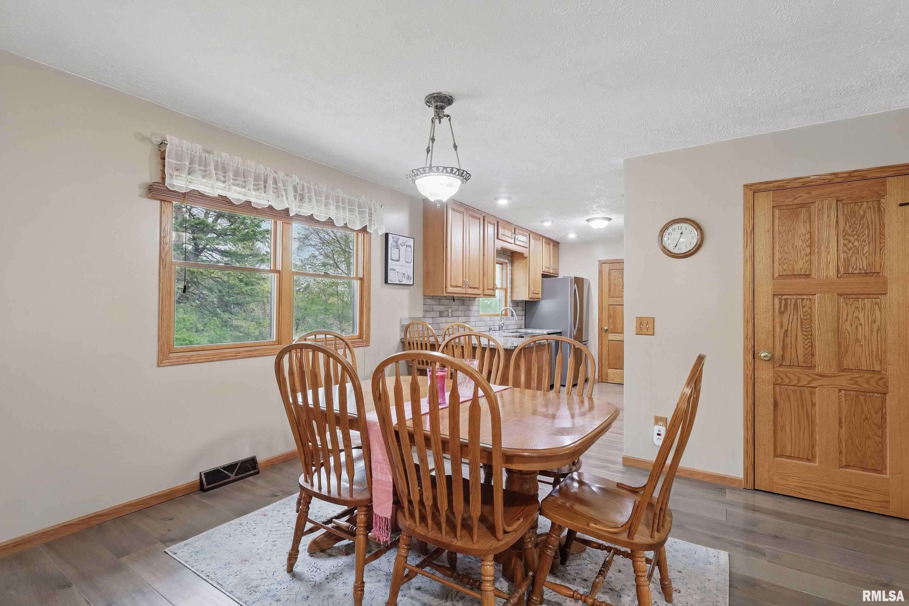 6318 Dodds Drive, Bettendorf, Iowa image 9