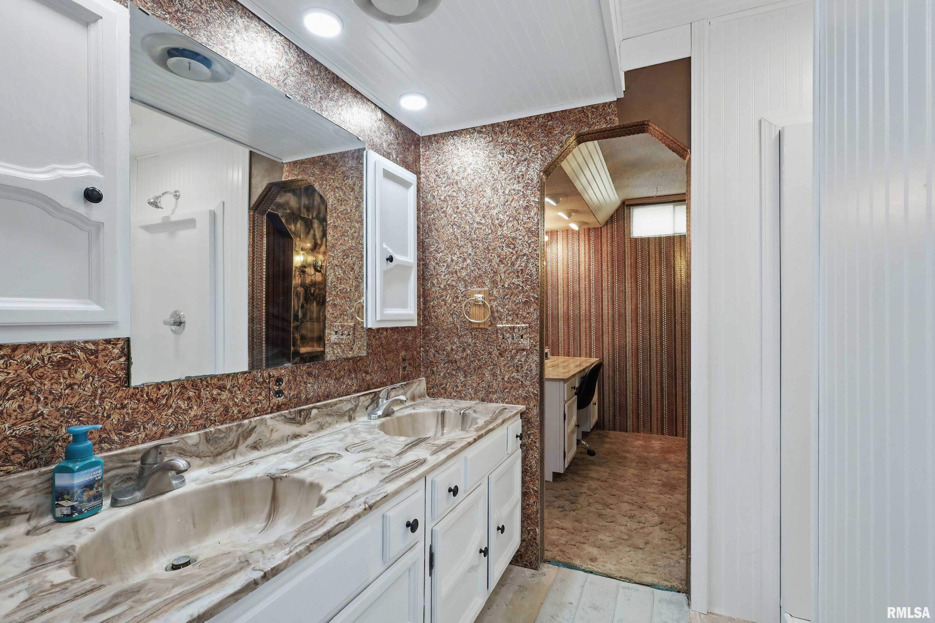 6318 Dodds Drive, Bettendorf, Iowa image 29