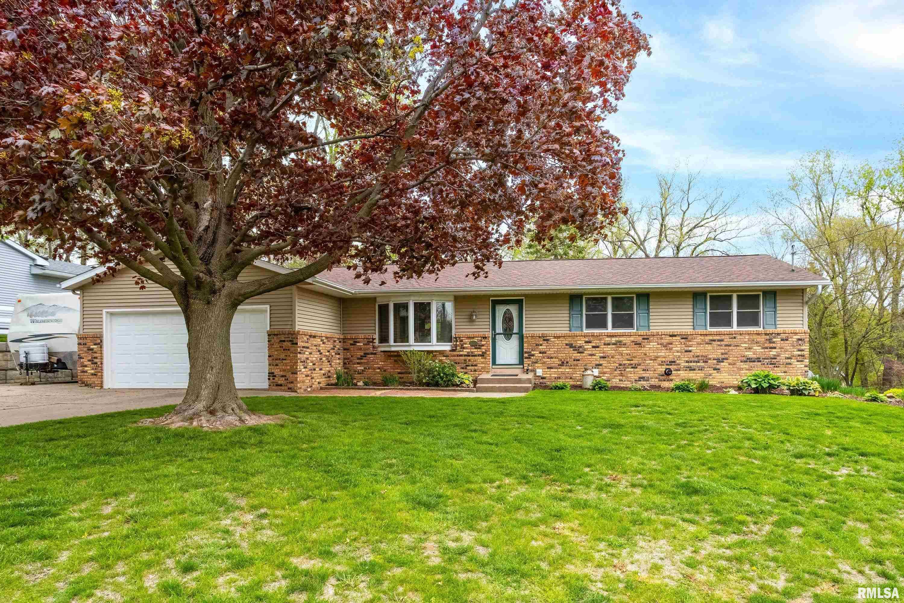 6318 Dodds Drive, Bettendorf, Iowa image 1