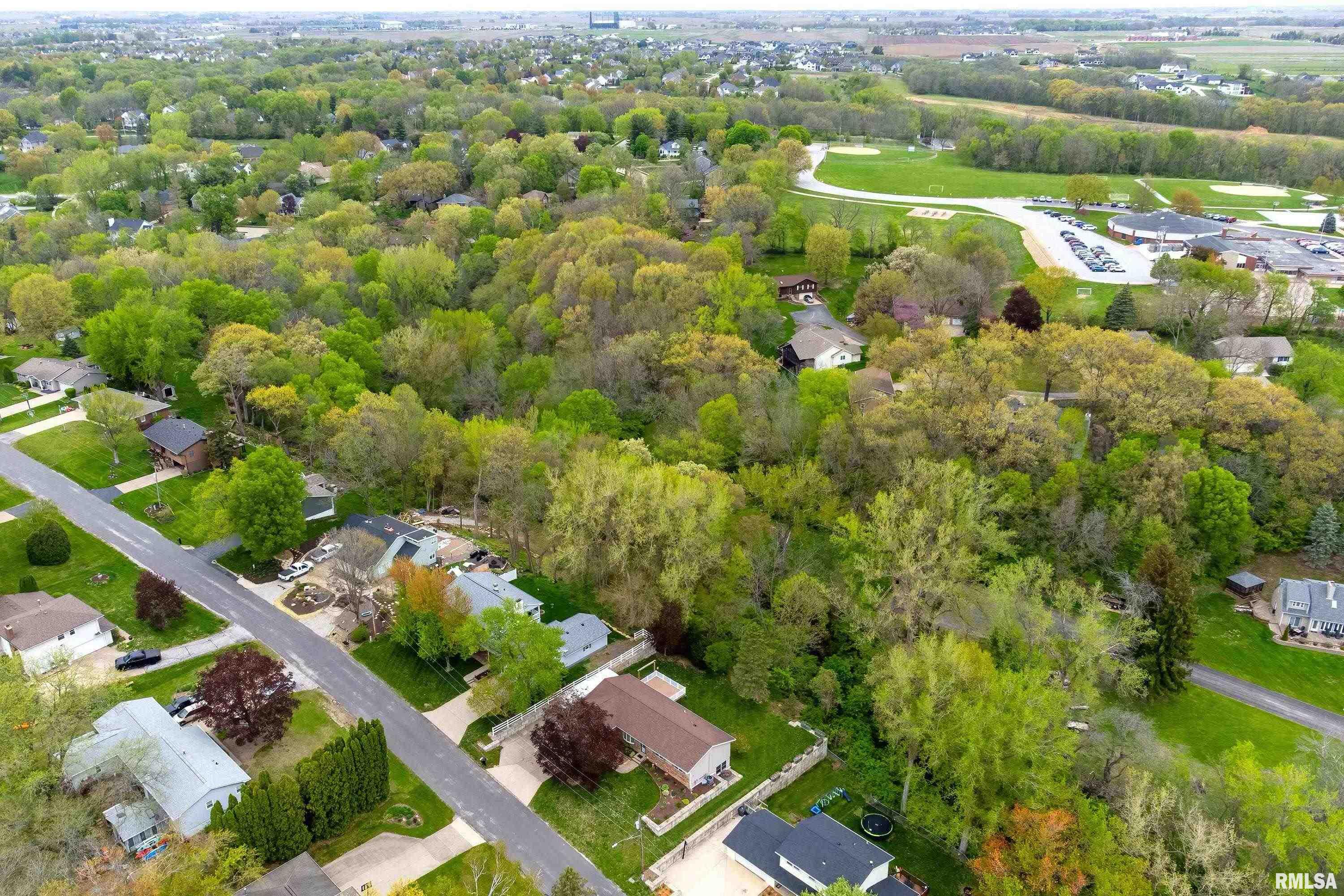 6318 Dodds Drive, Bettendorf, Iowa image 40