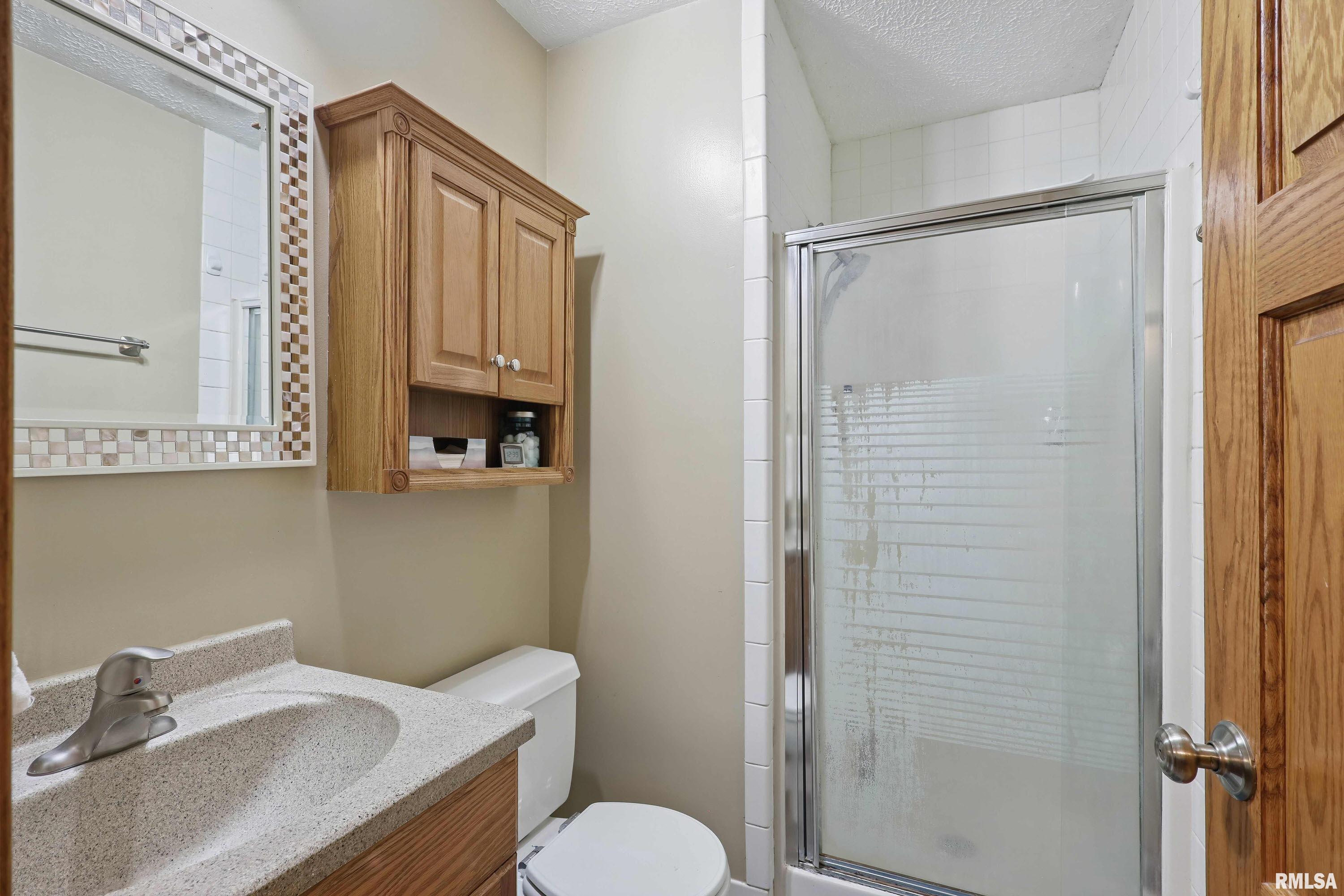 6318 Dodds Drive, Bettendorf, Iowa image 16