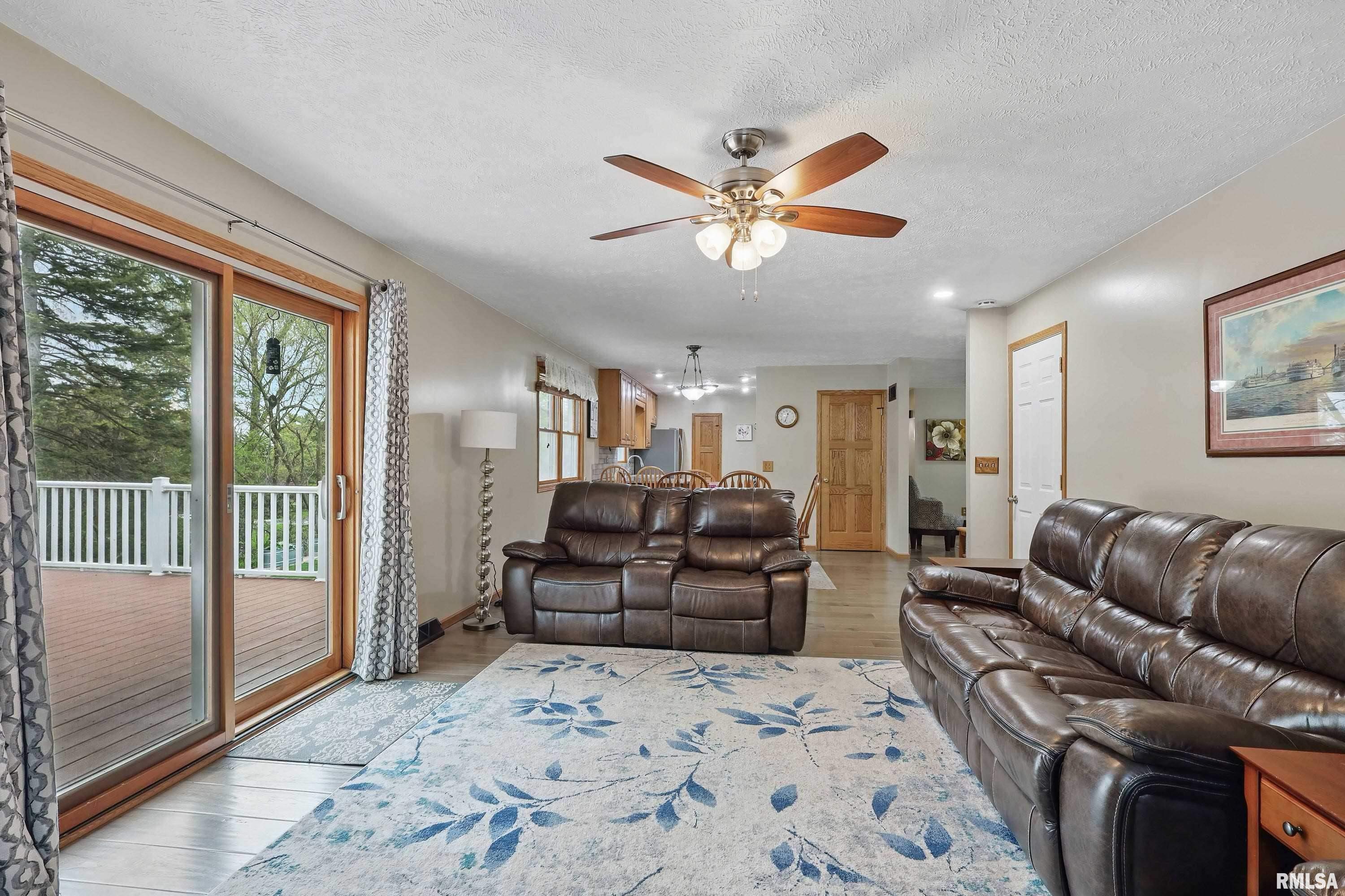6318 Dodds Drive, Bettendorf, Iowa image 8