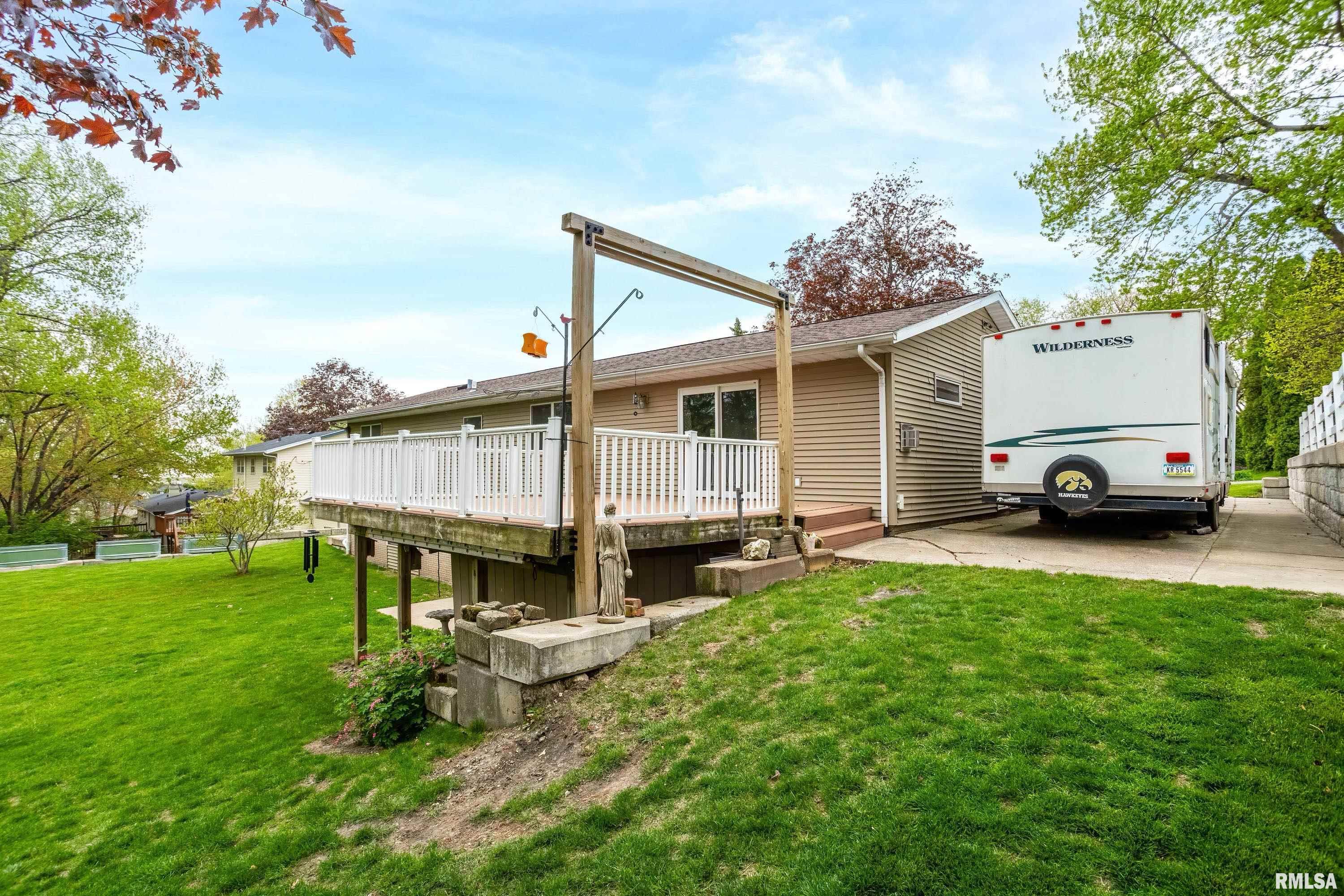6318 Dodds Drive, Bettendorf, Iowa image 36