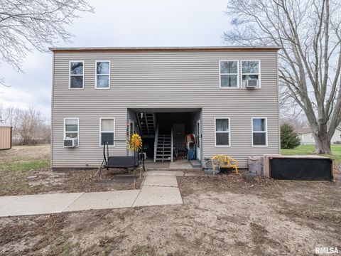 Homes For Sale - 699 E Fort Street<br/> Farmington, IL 61531