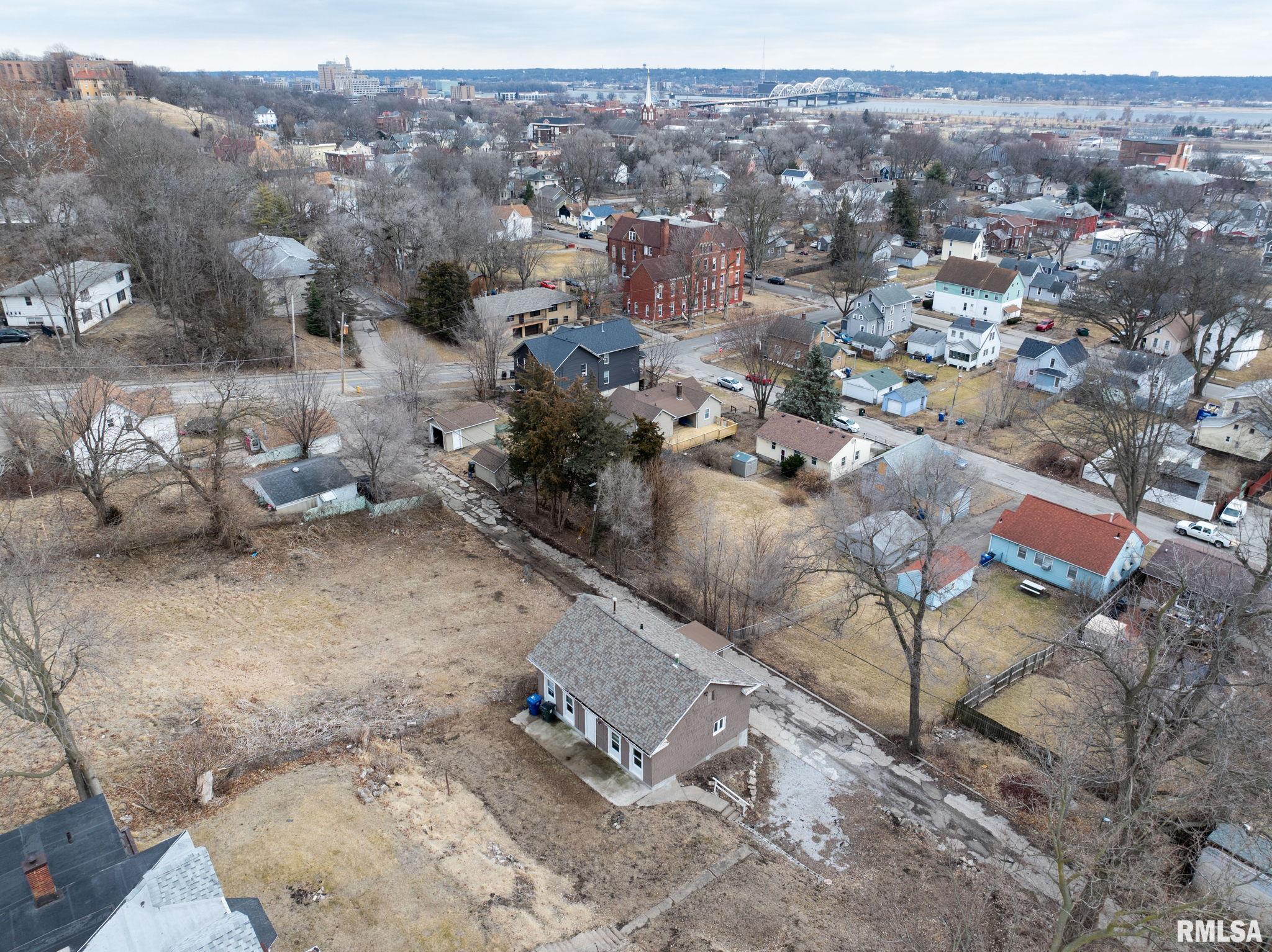 1421 W 10th Street, Davenport, Iowa image 9