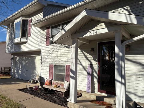 Homes For Sale - 1014 Pioneer Drive<br/> Morgan County, Jacksonville, IL 62650