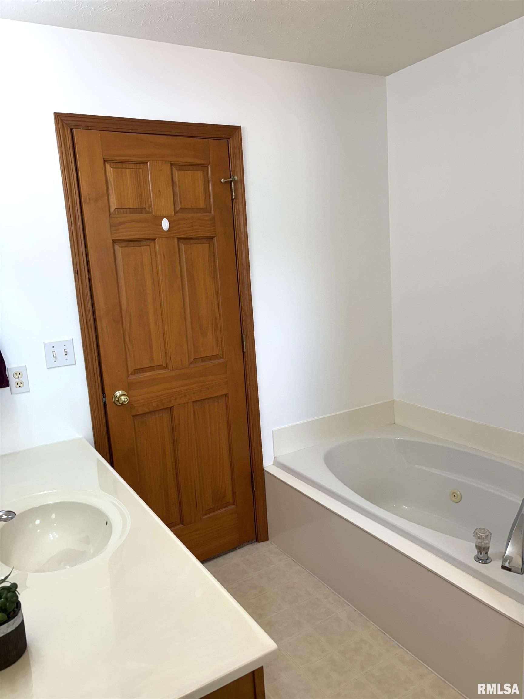 1245 Oakbrook Avenue, Chatham, Illinois image 34