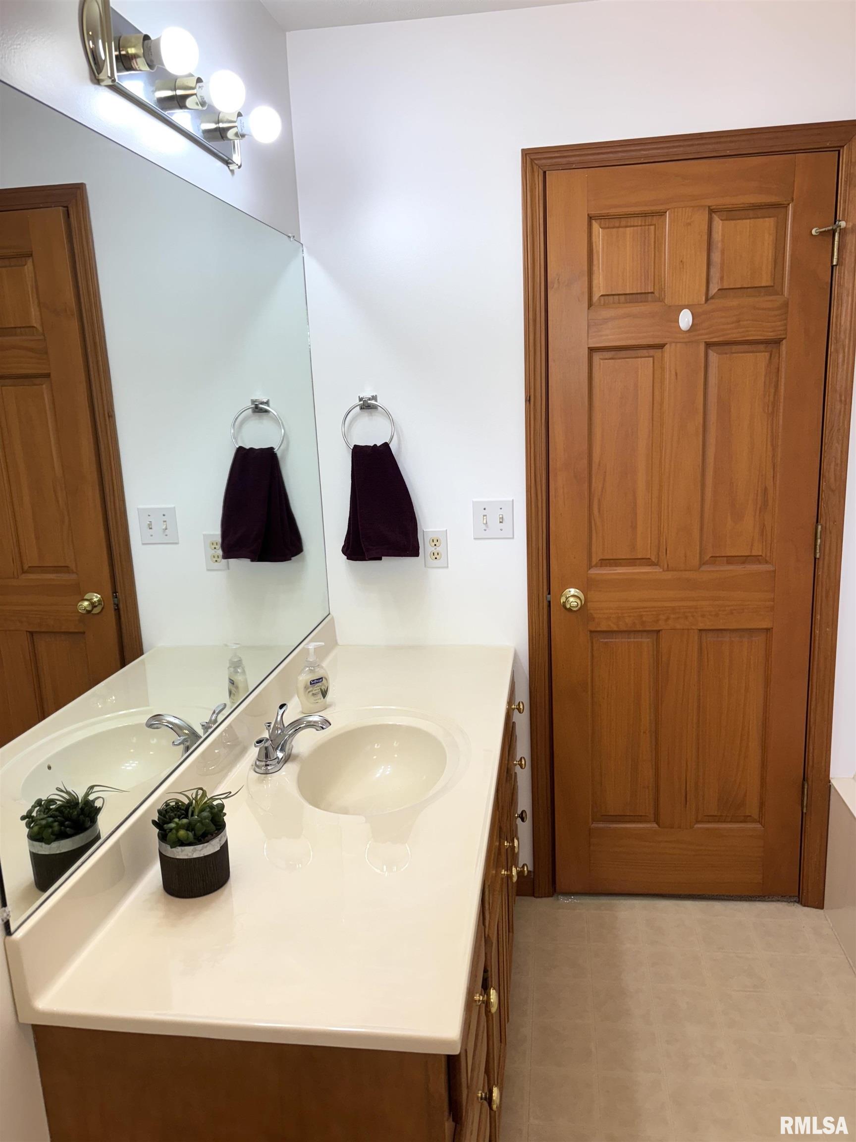 1245 Oakbrook Avenue, Chatham, Illinois image 32