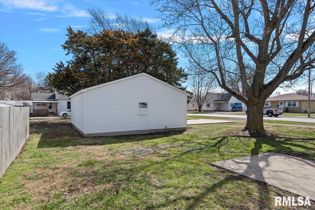 204 N Emmett Street, Virden, Illinois image 38