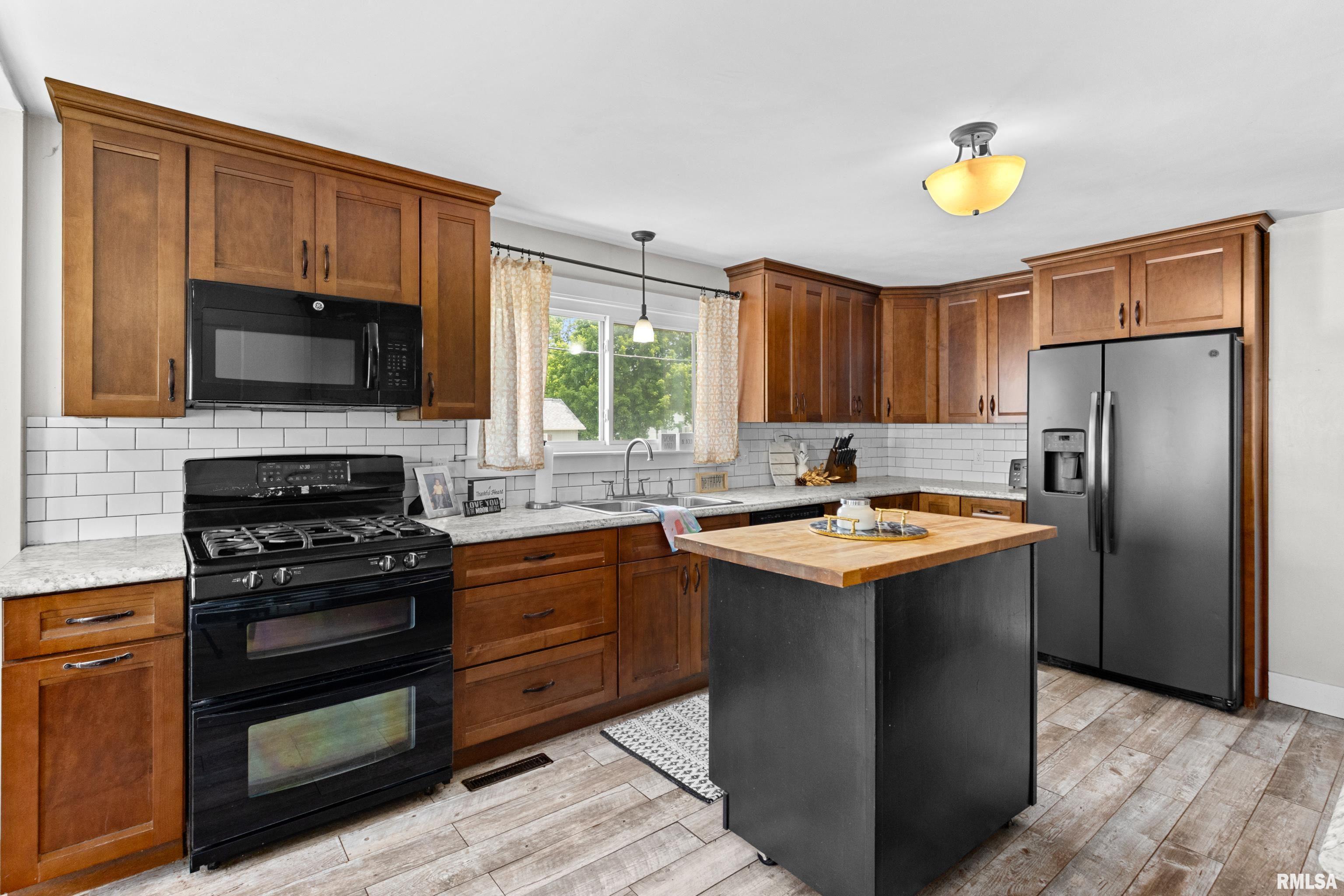 411 E Jefferson Street, Washington, Illinois image 15