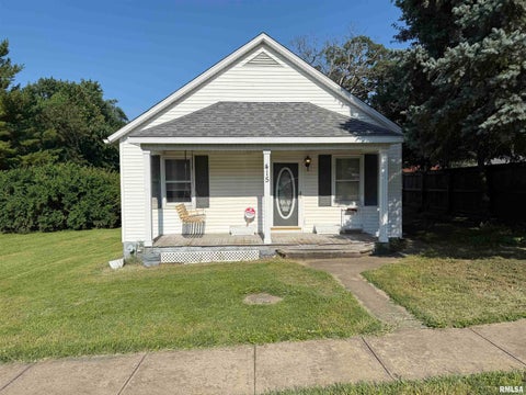 Homes For Sale - 415 N Cleveland Avenue<br/> Thayer, IL 62689