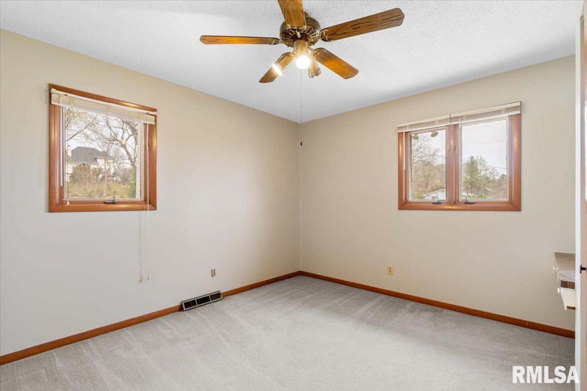 4690 Criswell Street, Bettendorf, Iowa image 34