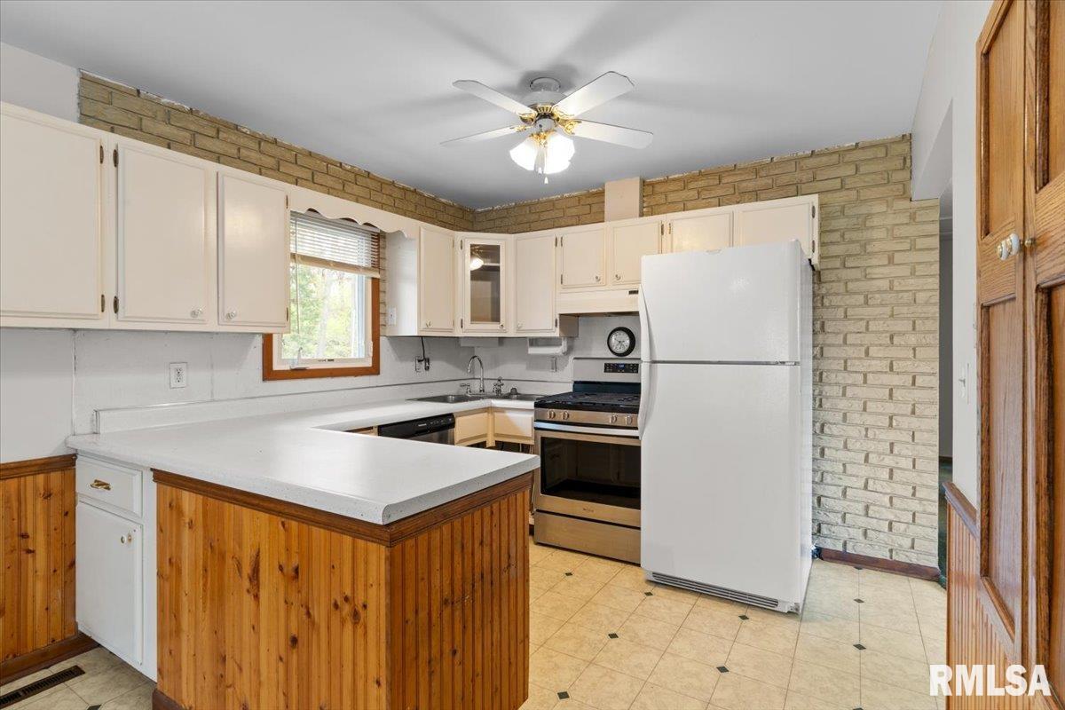 4690 Criswell Street, Bettendorf, Iowa image 22