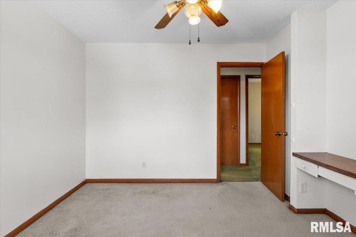 4690 Criswell Street, Bettendorf, Iowa image 38