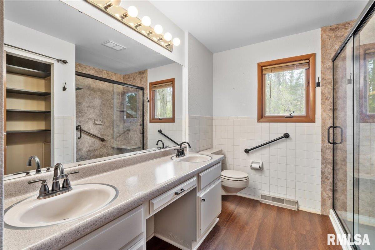 4690 Criswell Street, Bettendorf, Iowa image 39