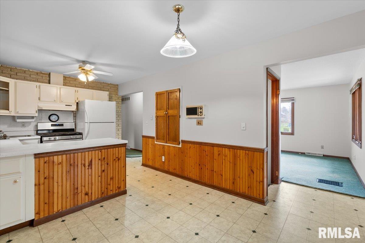 4690 Criswell Street, Bettendorf, Iowa image 17
