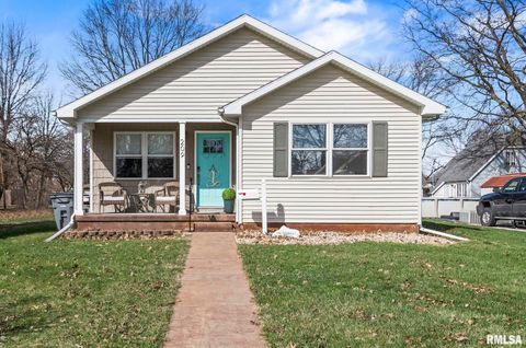 Homes For Sale - 209 S Finis Street<br/> Macoupin County, Virden, IL 62690