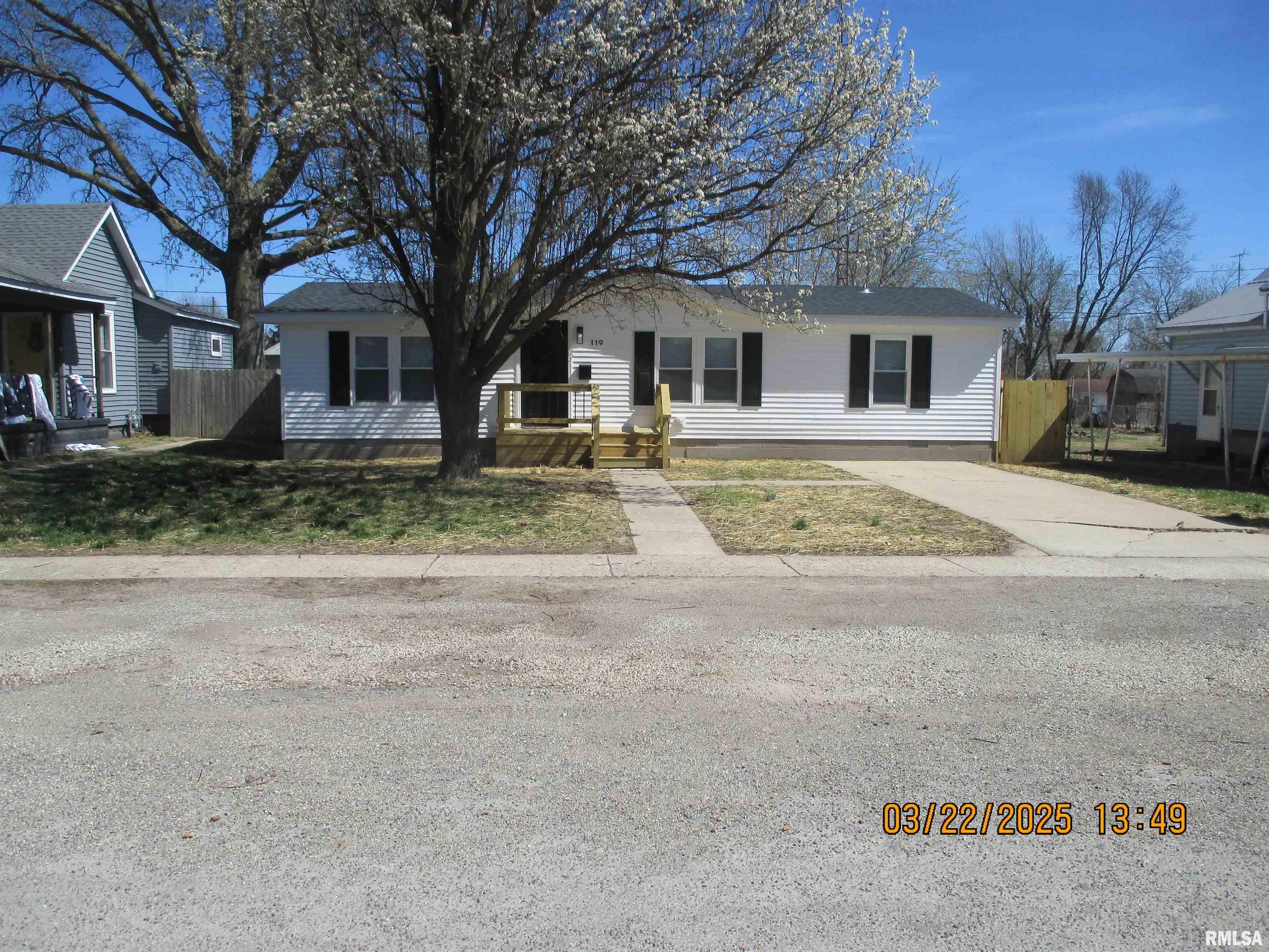 119 N Douglas Street, Centralia, Illinois image 1