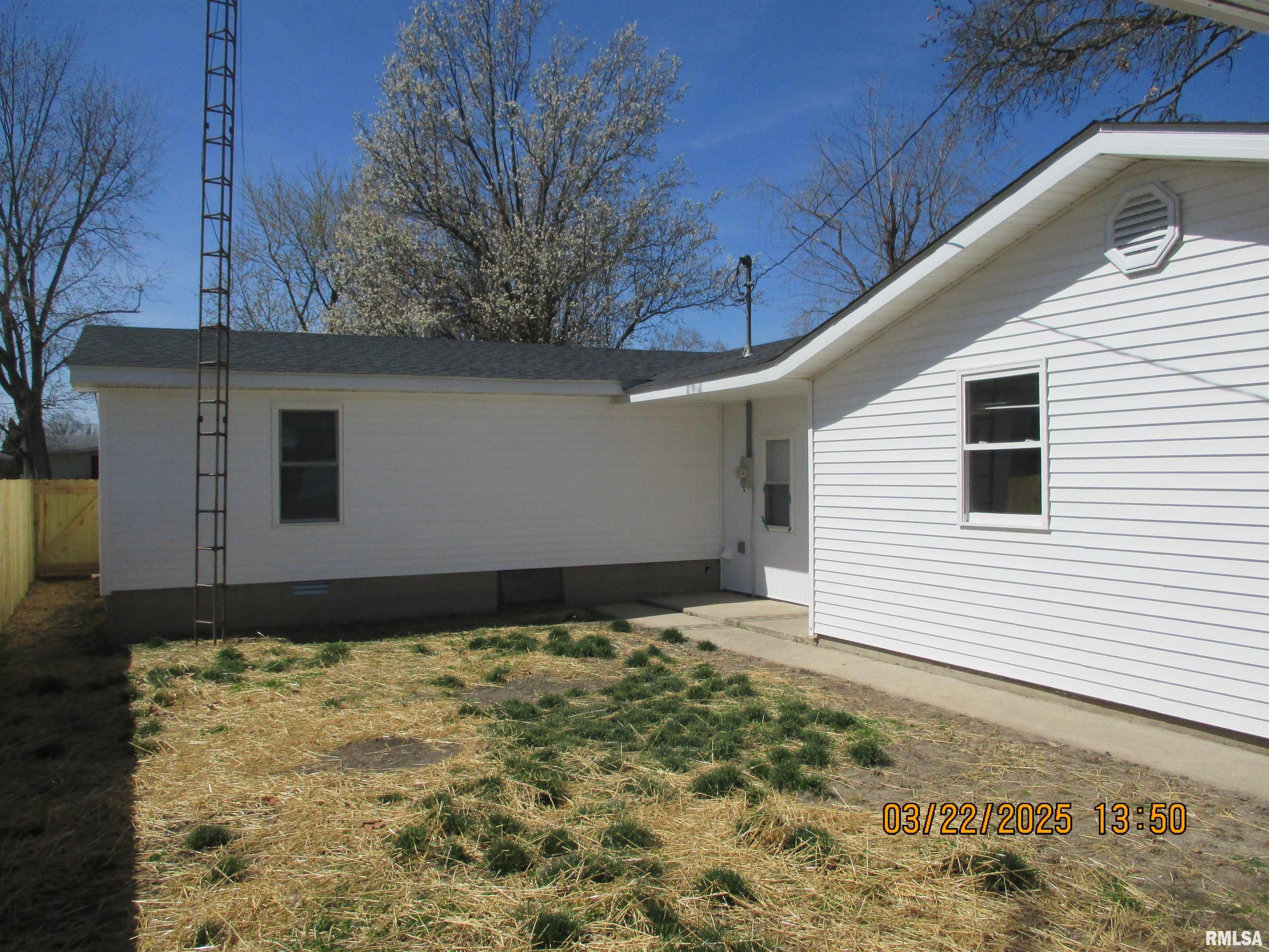 119 N Douglas Street, Centralia, Illinois image 2