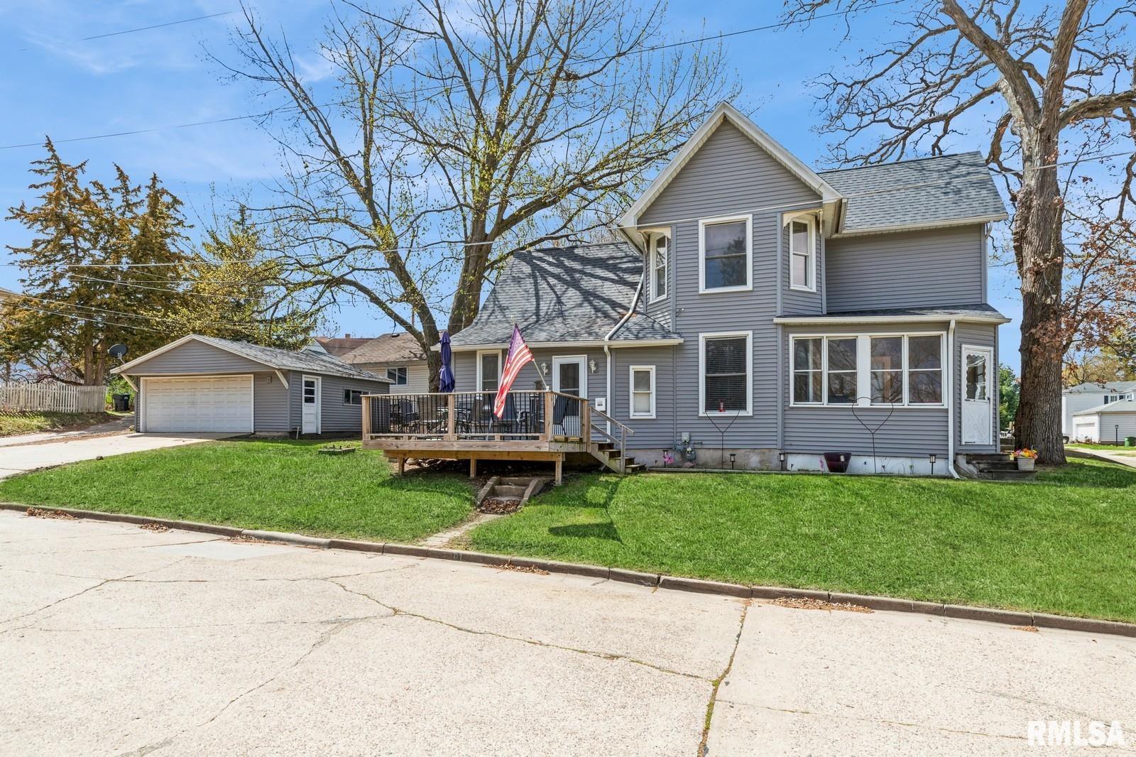 1301 Caroline Avenue, Clinton, Iowa image 2