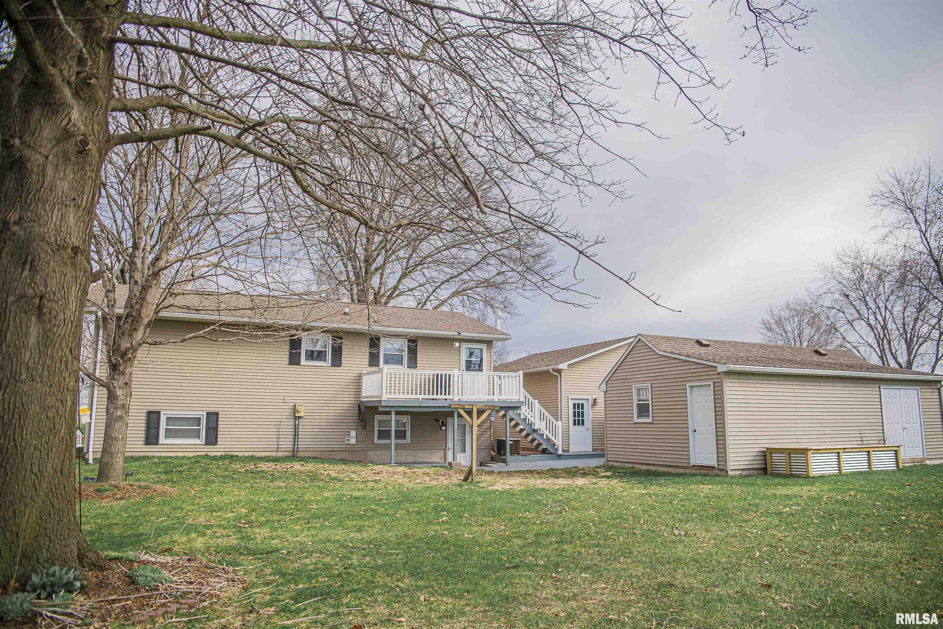 1320 E Center Street, Carthage, Illinois image 9