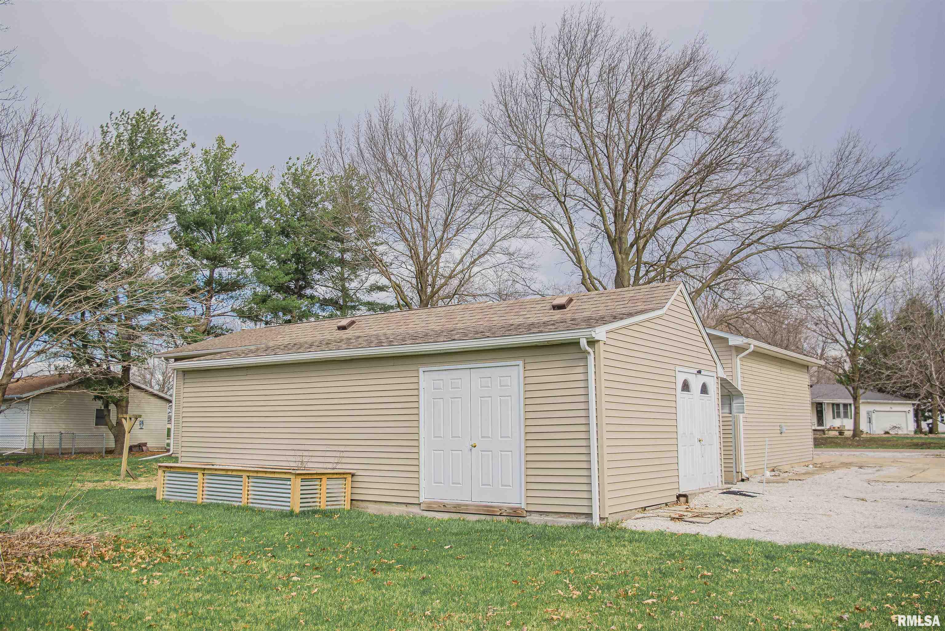1320 E Center Street, Carthage, Illinois image 10